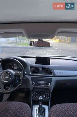 Позашляховик / Кросовер Audi Q3 2017 в 