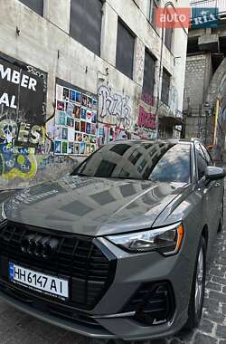 Внедорожник / Кроссовер Audi Q3 2021 в 