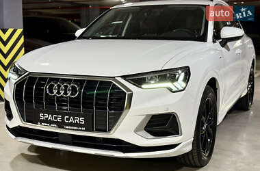 Внедорожник / Кроссовер Audi Q3 2022 в 