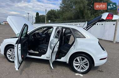 Внедорожник / Кроссовер Audi Q3 2016 в 