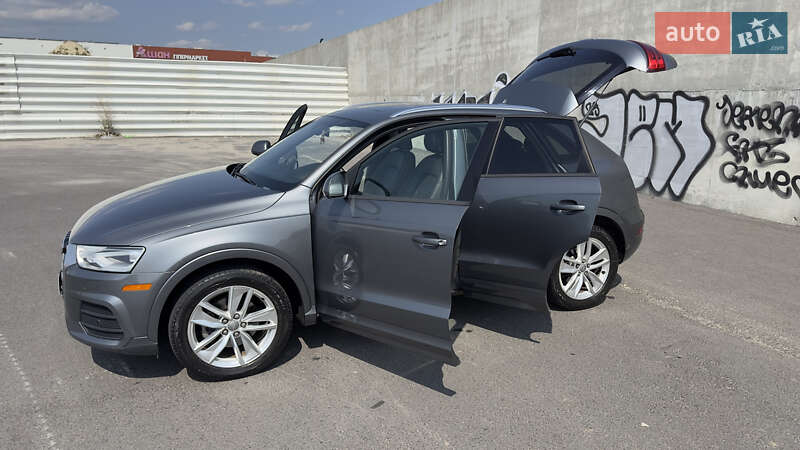 Внедорожник / Кроссовер Audi Q3 2017 в Львове