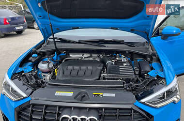 Внедорожник / Кроссовер Audi Q3 2019 в 