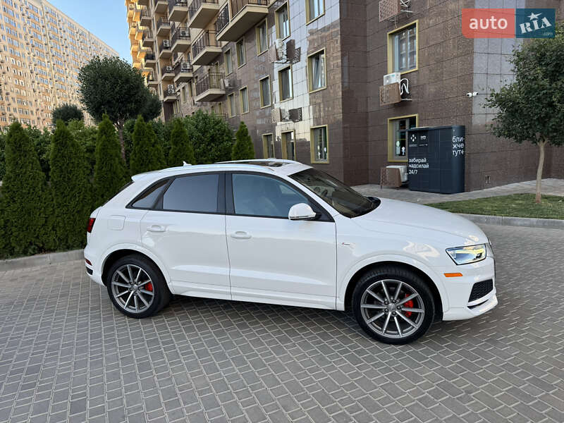 Внедорожник / Кроссовер Audi Q3 2017 в 