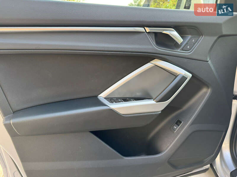Внедорожник / Кроссовер Audi Q3 2020 в Киеве