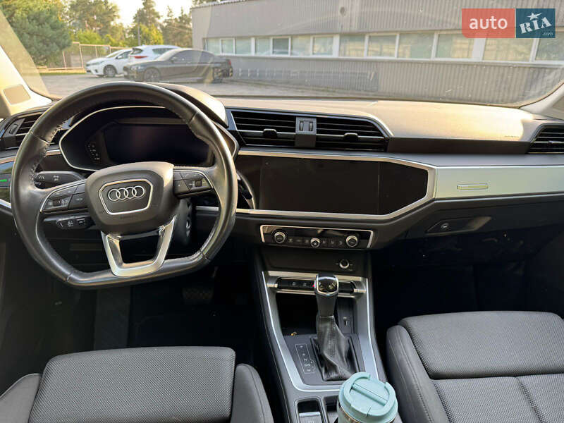 Внедорожник / Кроссовер Audi Q3 2020 в Киеве
