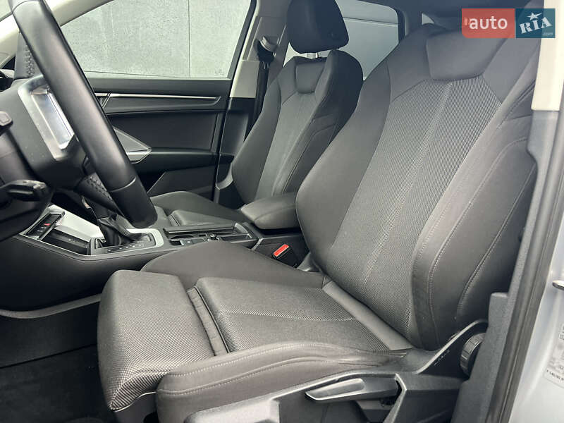 Внедорожник / Кроссовер Audi Q3 2020 в Киеве