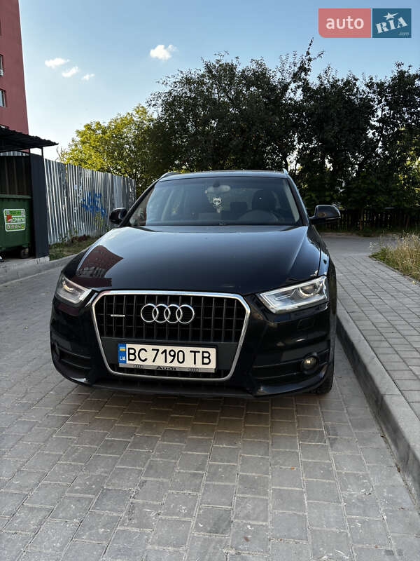 Позашляховик / Кросовер Audi Q3 2012 в 