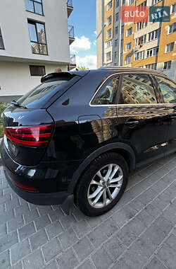 Позашляховик / Кросовер Audi Q3 2012 в 