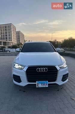 Внедорожник / Кроссовер Audi Q3 2016 в 