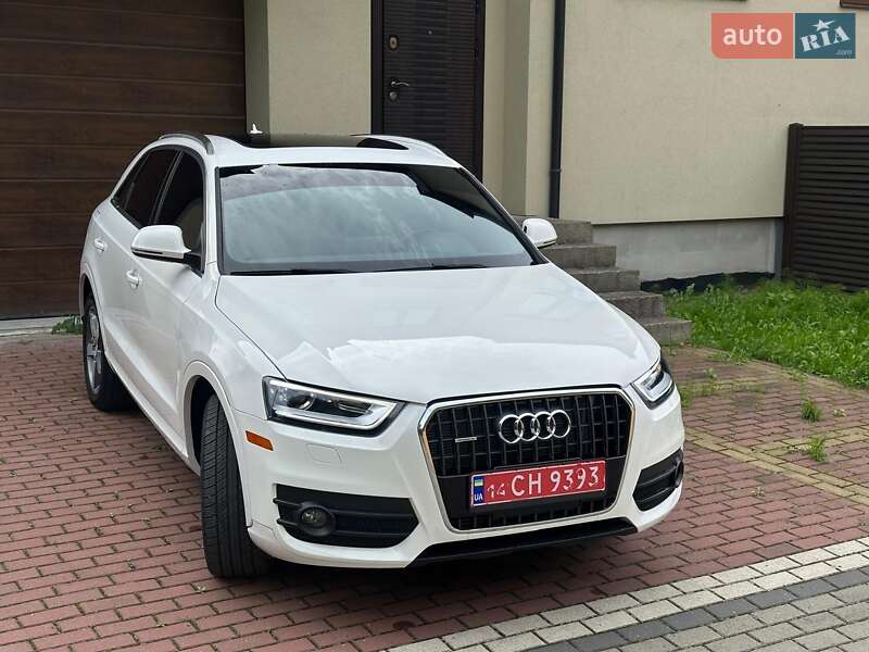 Позашляховик / Кросовер Audi Q3 2015 в 
