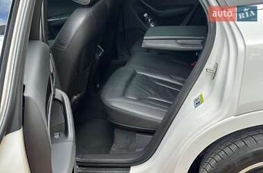 Позашляховик / Кросовер Audi Q3 2015 в 