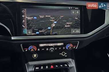 Внедорожник / Кроссовер Audi Q3 2021 в 