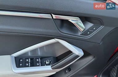 Внедорожник / Кроссовер Audi Q3 2021 в 