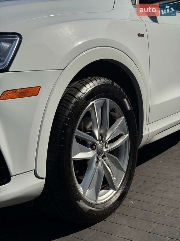 Внедорожник / Кроссовер Audi Q3 2017 в Киеве