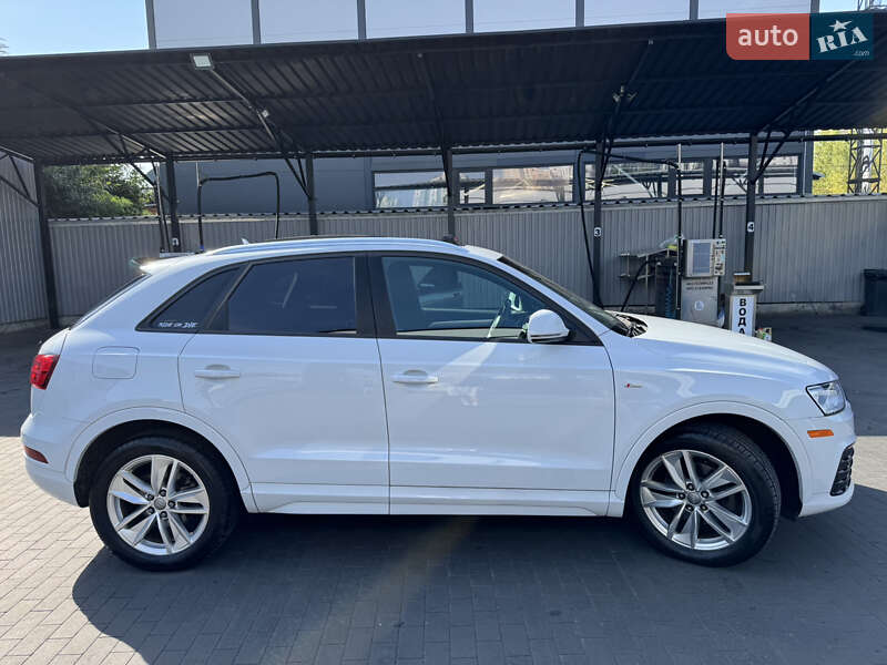 Внедорожник / Кроссовер Audi Q3 2017 в Киеве