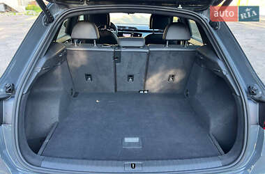 Внедорожник / Кроссовер Audi Q3 2021 в 