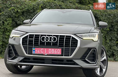 Позашляховик / Кросовер Audi Q3 2019 в 