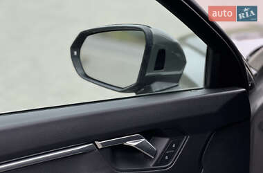 Позашляховик / Кросовер Audi Q3 2019 в 