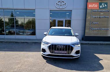 Позашляховик / Кросовер Audi Q3 2023 в 