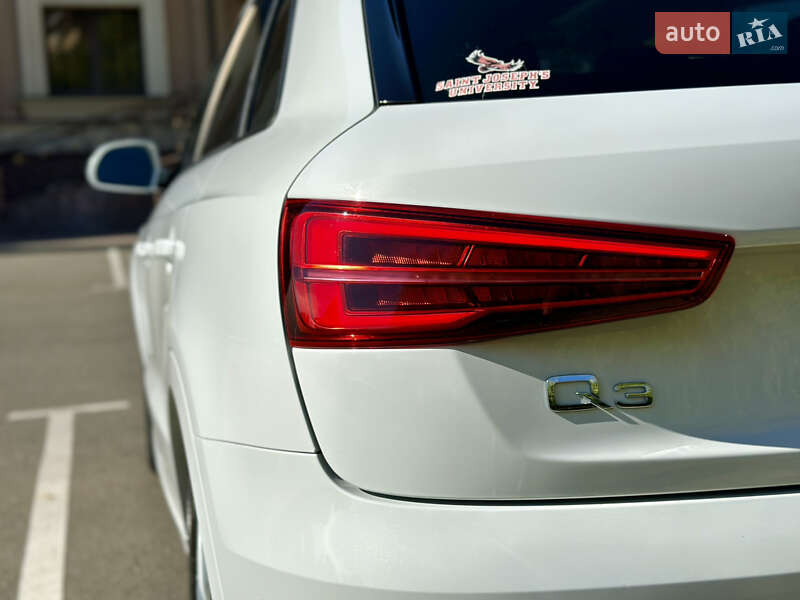 Внедорожник / Кроссовер Audi Q3 2017 в Киеве