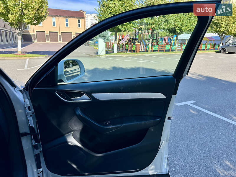 Внедорожник / Кроссовер Audi Q3 2017 в Киеве