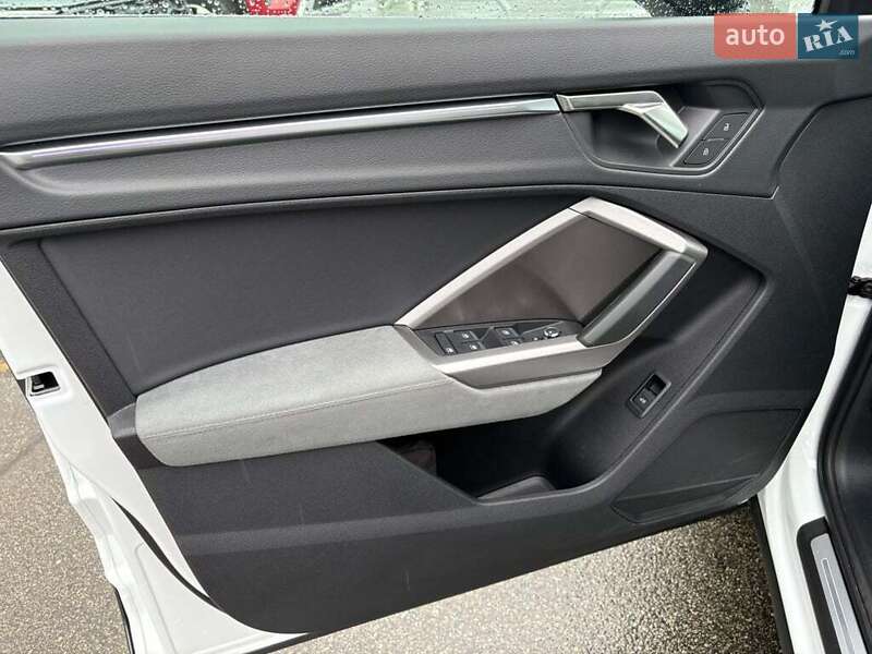 Внедорожник / Кроссовер Audi Q3 2024 в Ивано-Франковске