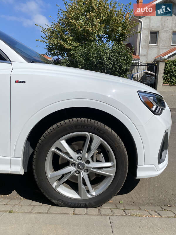 Позашляховик / Кросовер Audi Q3 2019 в Одесі