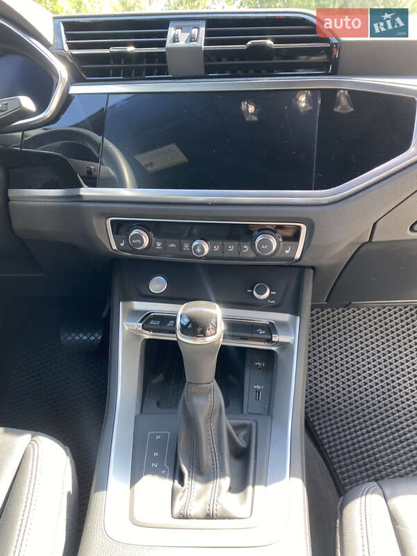 Позашляховик / Кросовер Audi Q3 2019 в Одесі