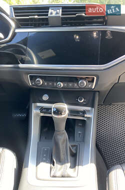 Внедорожник / Кроссовер Audi Q3 2019 в 