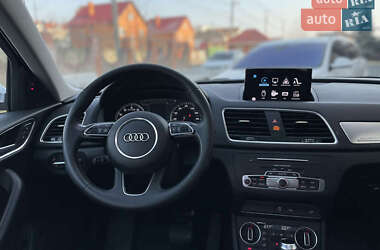 Позашляховик / Кросовер Audi Q3 2016 в 