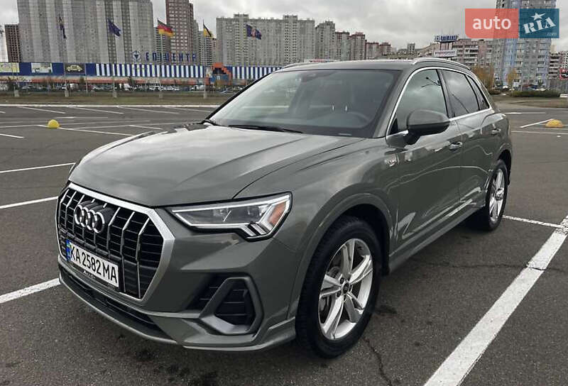 Внедорожник / Кроссовер Audi Q3 2021 в Львове