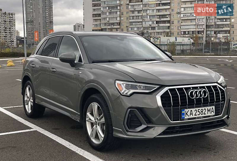 Внедорожник / Кроссовер Audi Q3 2021 в Львове