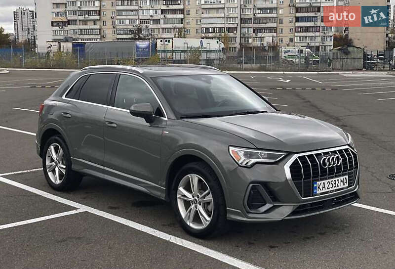 Внедорожник / Кроссовер Audi Q3 2021 в Львове