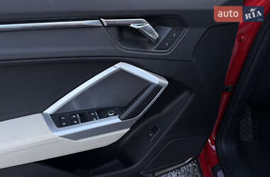 Позашляховик / Кросовер Audi Q3 2021 в 