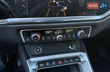 Позашляховик / Кросовер Audi Q3 2021 в 