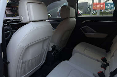Позашляховик / Кросовер Audi Q3 2021 в 