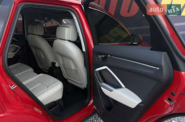 Позашляховик / Кросовер Audi Q3 2021 в 