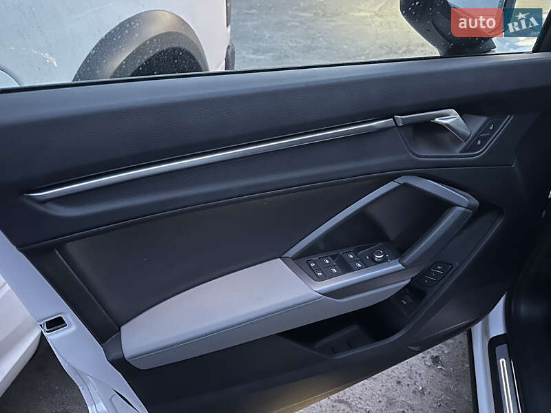 Позашляховик / Кросовер Audi Q3 2024 в Києві