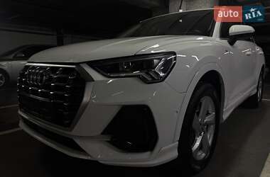 Внедорожник / Кроссовер Audi Q3 2021 в Киеве