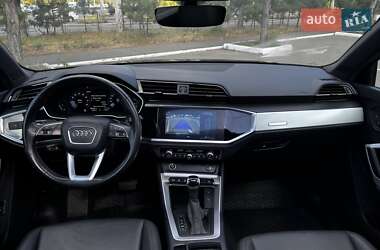 Внедорожник / Кроссовер Audi Q3 2020 в 