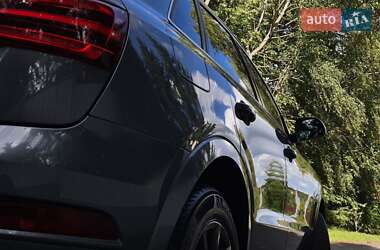 Позашляховик / Кросовер Audi Q3 2015 в 
