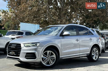 Позашляховик / Кросовер Audi Q3 2017 в 