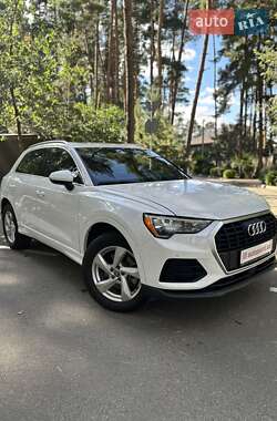 Позашляховик / Кросовер Audi Q3 2019 в 