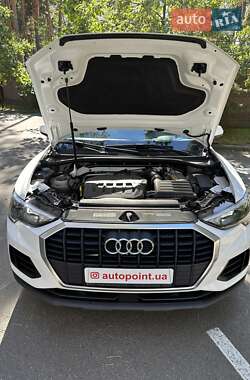 Позашляховик / Кросовер Audi Q3 2019 в 