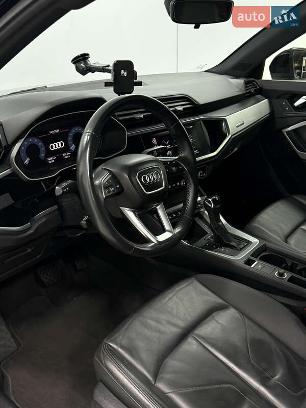Внедорожник / Кроссовер Audi Q3 2019 в Одессе