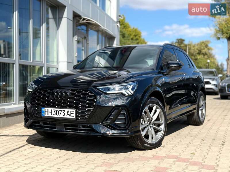 Внедорожник / Кроссовер Audi Q3 2024 в 