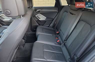 Позашляховик / Кросовер Audi Q3 2021 в 