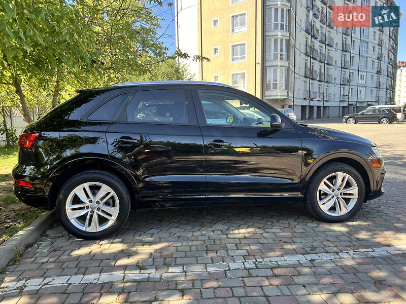 Внедорожник / Кроссовер Audi Q3 2016 в Ивано-Франковске