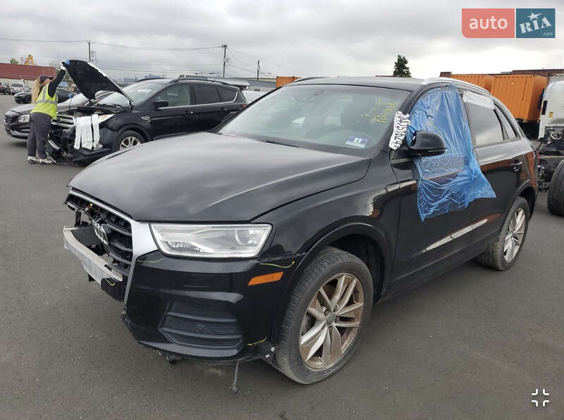 Внедорожник / Кроссовер Audi Q3 2017 в 