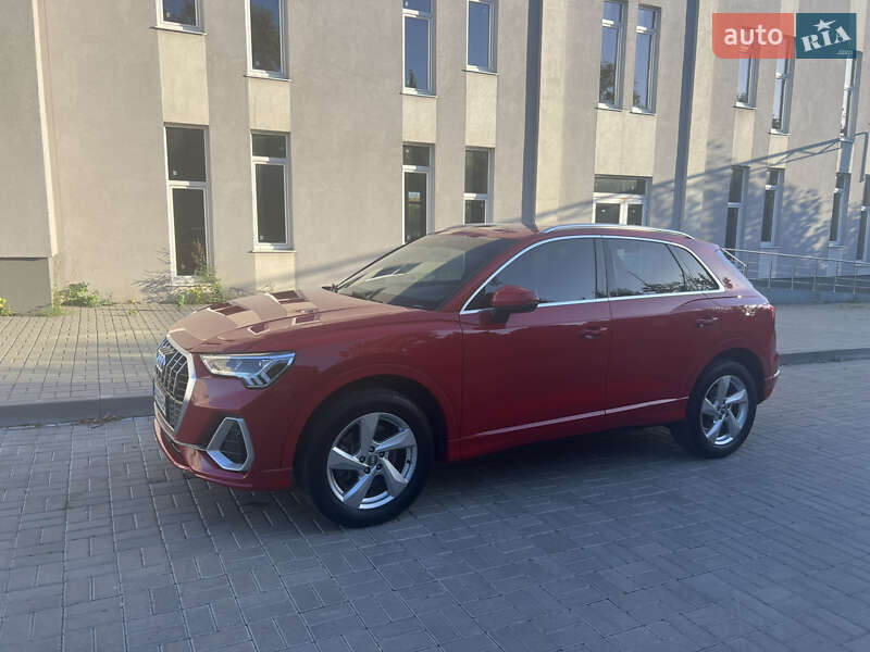Внедорожник / Кроссовер Audi Q3 2019 в Сумах